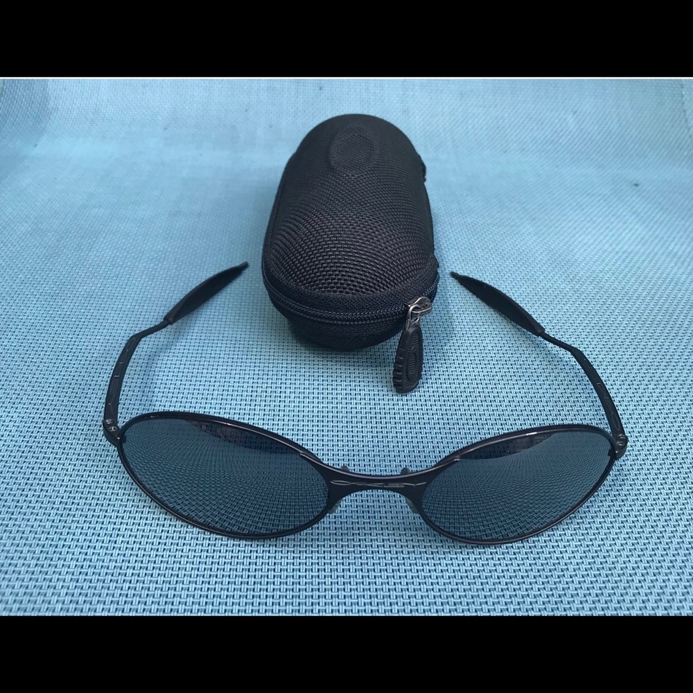 Vintage Oakley Black Matte E Wire
